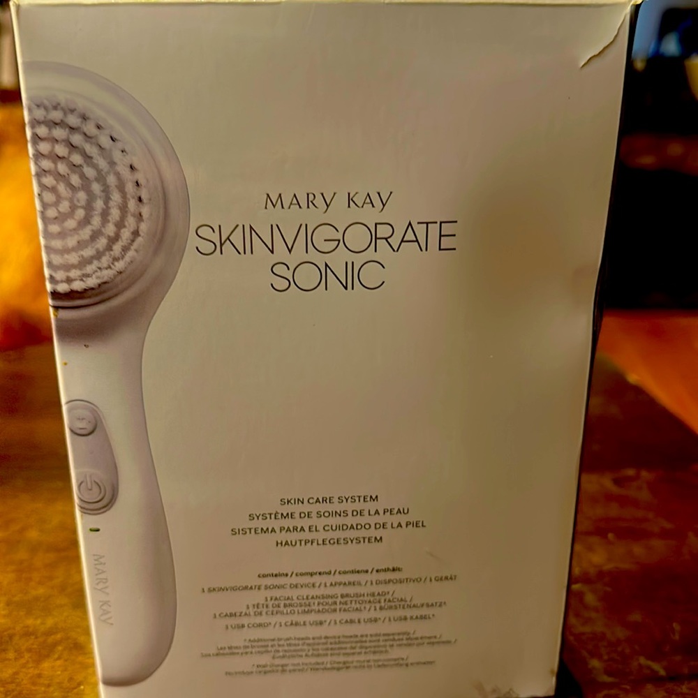 Mary Kay Skinvigorate Sonic Skin Care System. NEW with original box